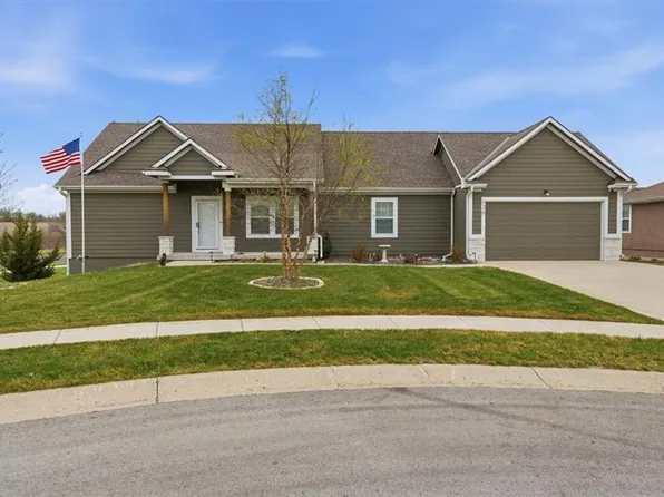 720 Gamma Grass Pl, Raymore, MO 64083