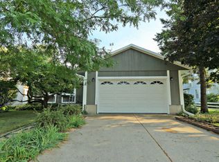 12005 Maple Ave, Hebron, IL 60034