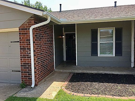 2nd image of 10050 Southridge Dr