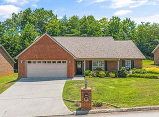 1026 Saint Johns Dr, Maryville, TN 37801