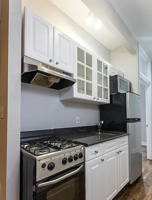 Rented by Avenues Real Estate | media 2