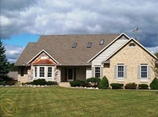 9159 Parshallville Rd, Fenton, MI 48430