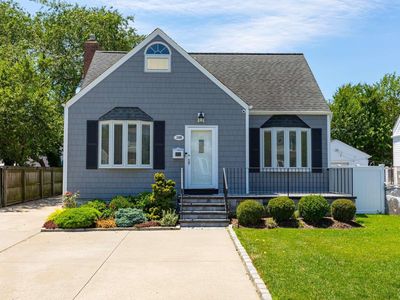 109 Venetian Boulevard, Lindenhurst, NY, 11757