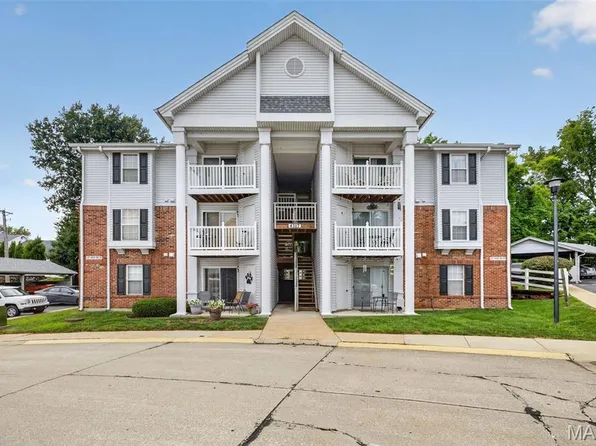 4317 Arrow Tree Dr APT E, Saint Louis, MO 63128