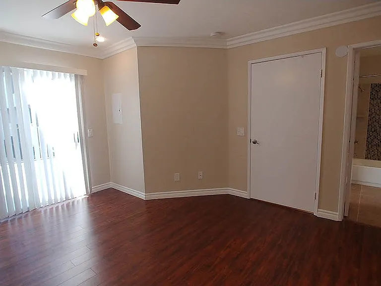 Villa De Adel Apts — Photo 126
