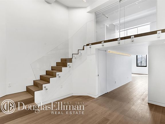 3rd image of 421 Hudson St APT 506