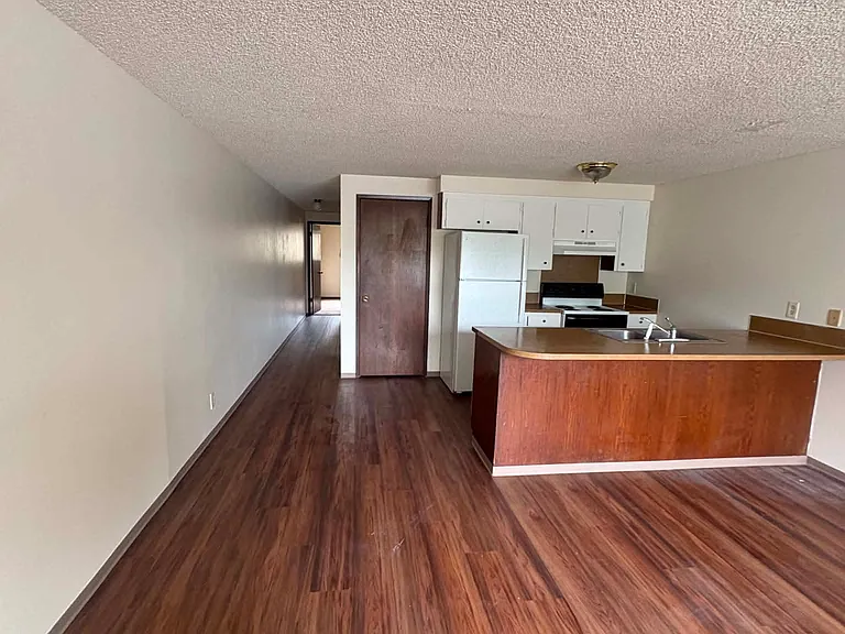 1024 Prospect Ave NE #8 — Photo 1