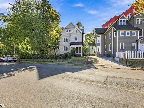 2nd image of 75 Washington St