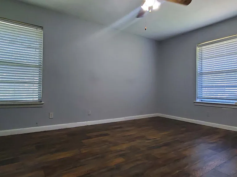 427 Royal Crest Dr — Photo 10