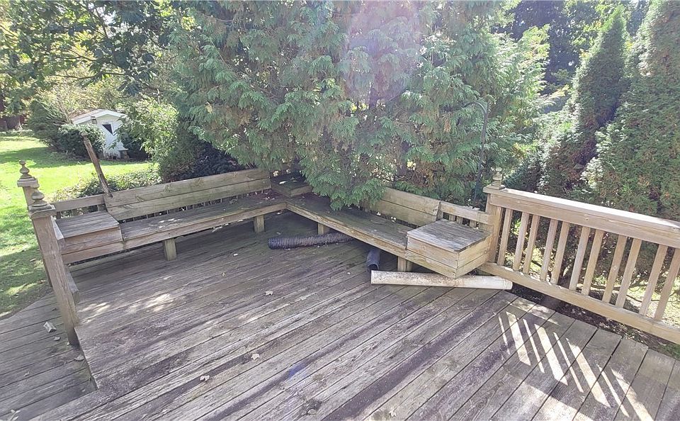 7th image of 1240 Maple Ave