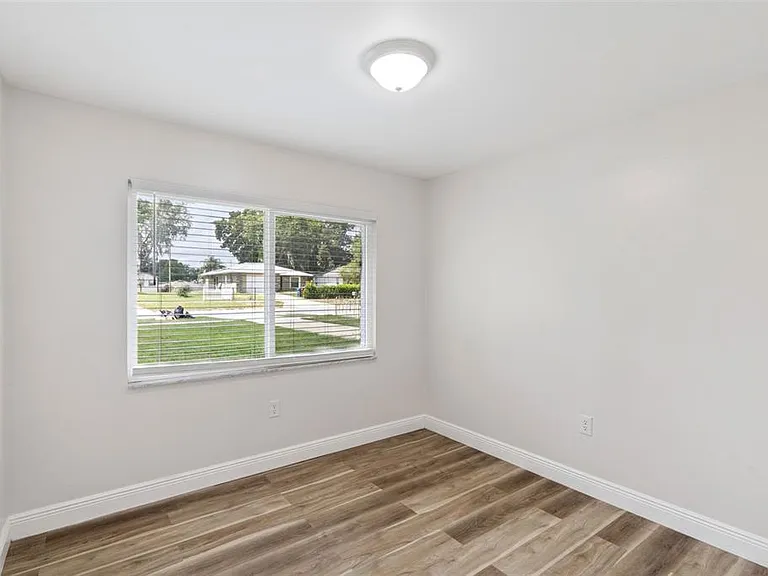 210 E Palm St — Photo 11