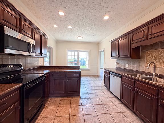 2nd image of 1044 Laramie Ct