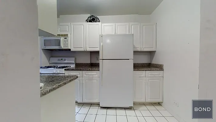 Rented by Bond New York | media 23