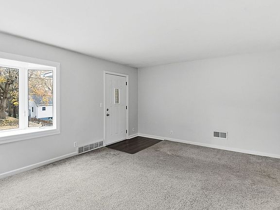 3rd image of 4808 Binney St