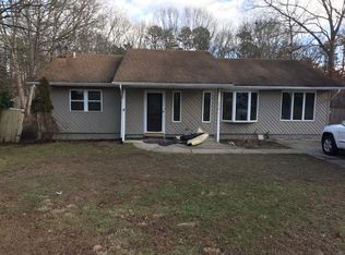 470 Sleepy Hollow Dr, Shirley, NY 11967