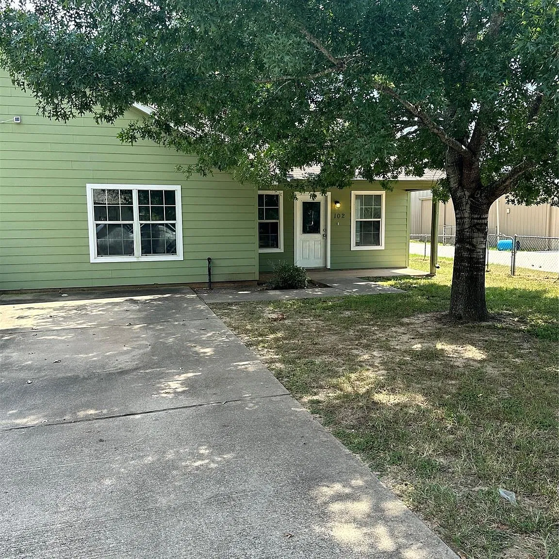 Lindley 102 - 1 — Photo 1