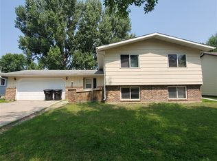 4859 5th Ave N, Grand Forks, ND 58203