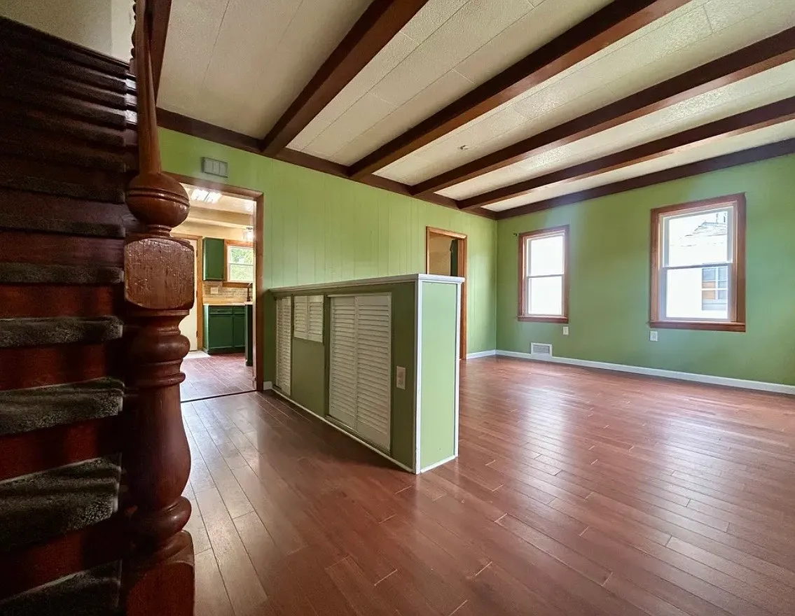 3 bed, 1040 sqft, $1,900 — Photo 2