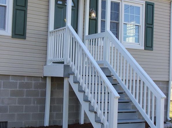 15 Freeman Dr, Poquoson, VA 23662