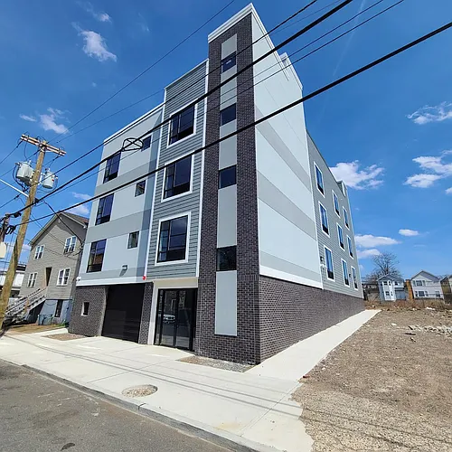65 Auburn St Photo 1