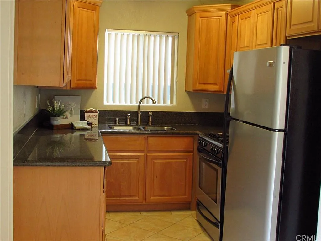 2 bed, 800 sqft, $3,500 — Photo 4