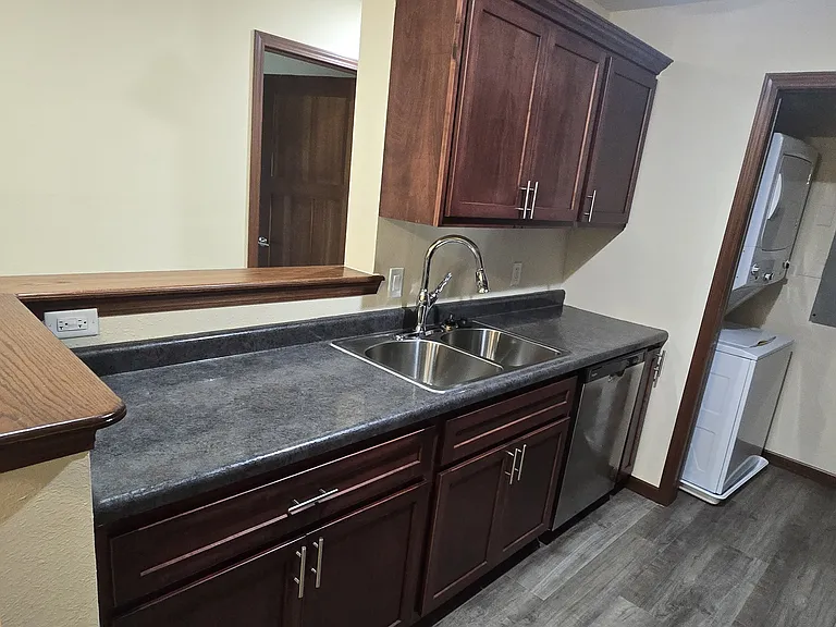 Park Ridge Apartments — Photo 21