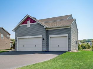 8014 Spring Lake Ln, Shakopee, MN 55379