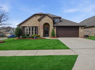 404 Moss Cove Dr, Aubrey, TX 76227