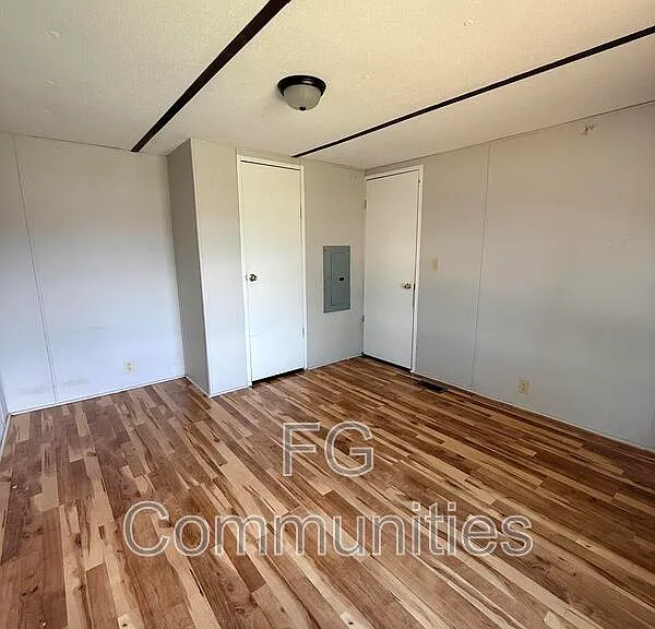 100 2nd Ave SE #F — Photo 5