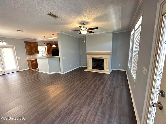 2nd image of 215 Kingswood Ave