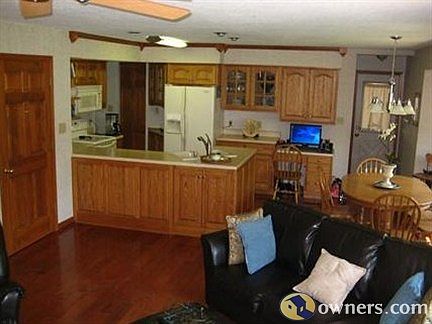 Kitchen & breakfast nook