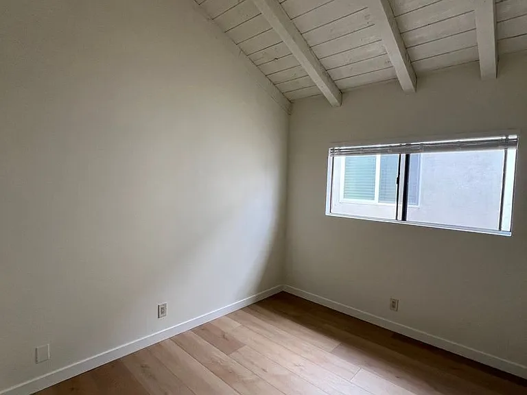 1505 E Balboa Blvd #B — Photo 16
