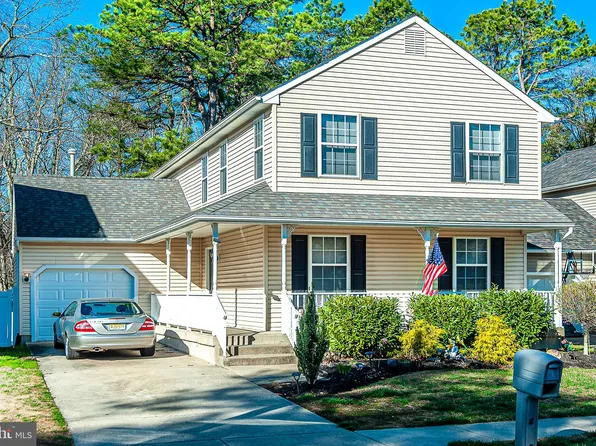 16 Oakton Dr, Atco, NJ 08004