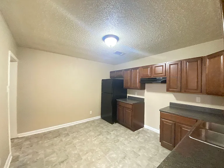 2115 S Pine St #B — Photo 8