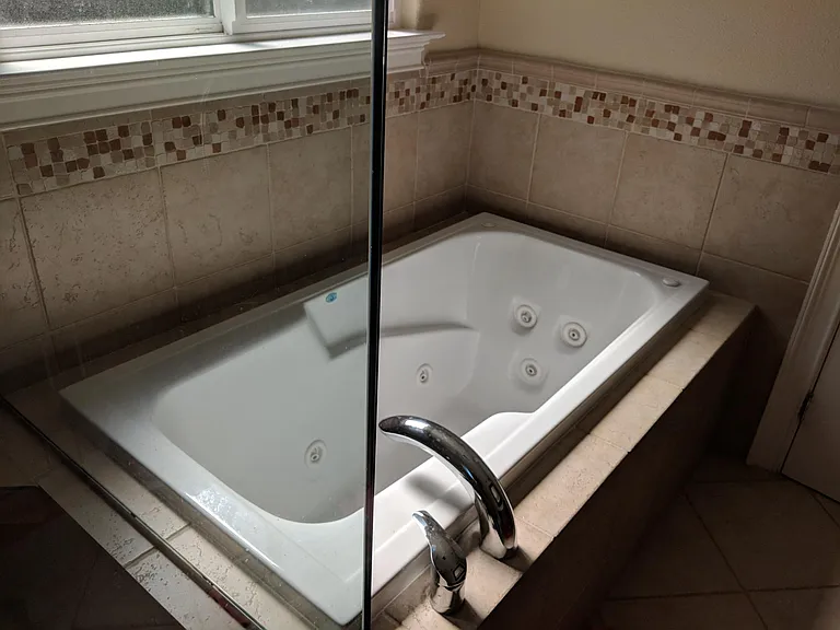 Master Bath Jacuzzi