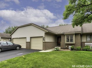 1669 Lakeview Dr, Zeeland, MI 49464