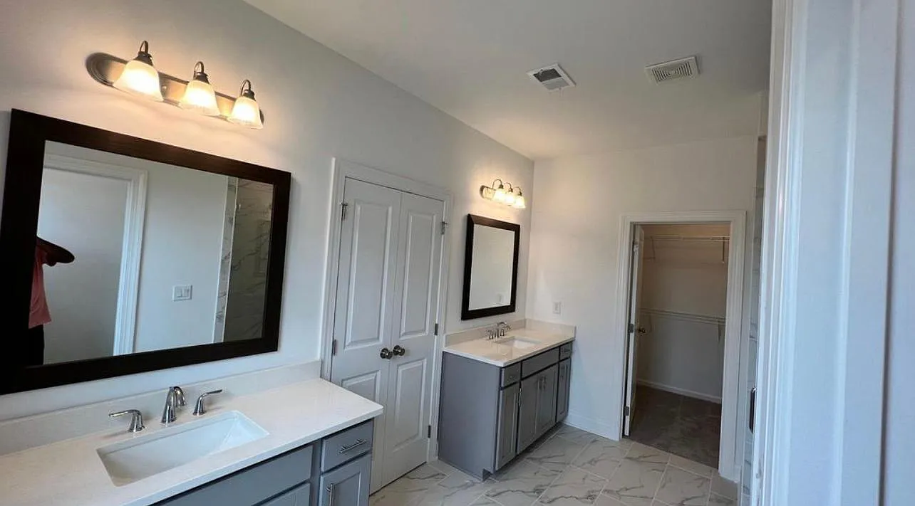 4 bed, 3.5 bath, 2220 sqft, $3,200 — Photo 3