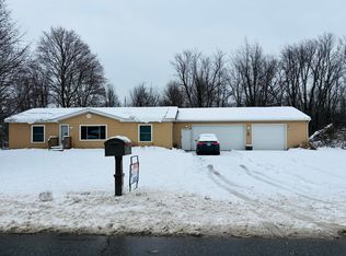 4261 52nd St, Holland, MI 49423