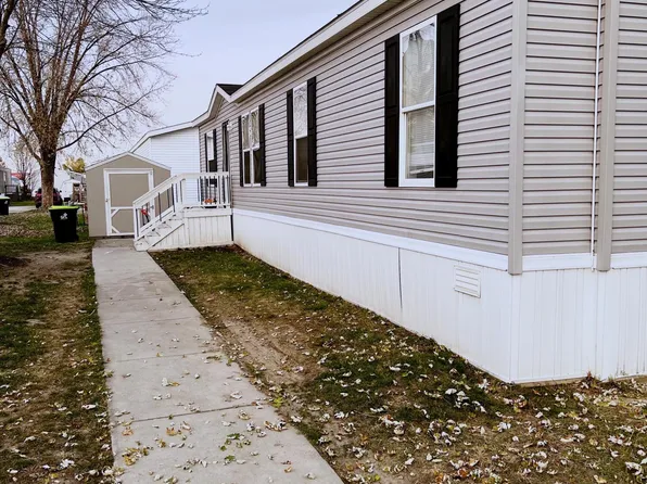 21123 Chateau Thierry Dr N, Macomb, MI 48044