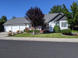 2744 NW Canyon Dr, Redmond, OR 97756