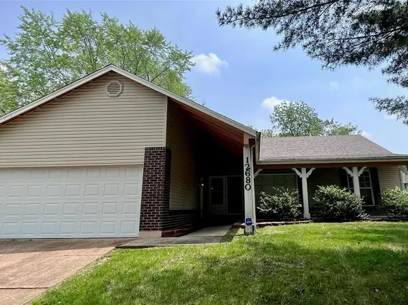 12680 Parktrails Ln, Florissant, MO 63033