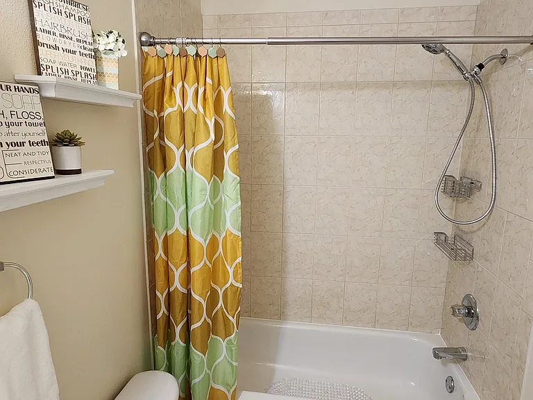 113 Kenwood Ave — Photo 29