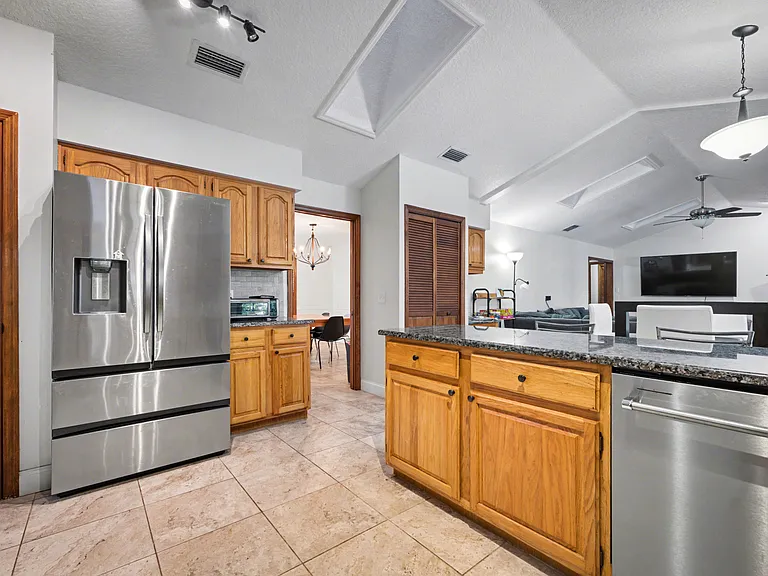523 Princewood Dr — Photo 24