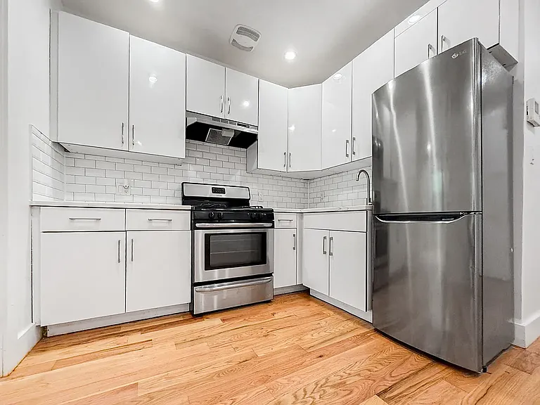 586 Bainbridge St #3D — Photo 1