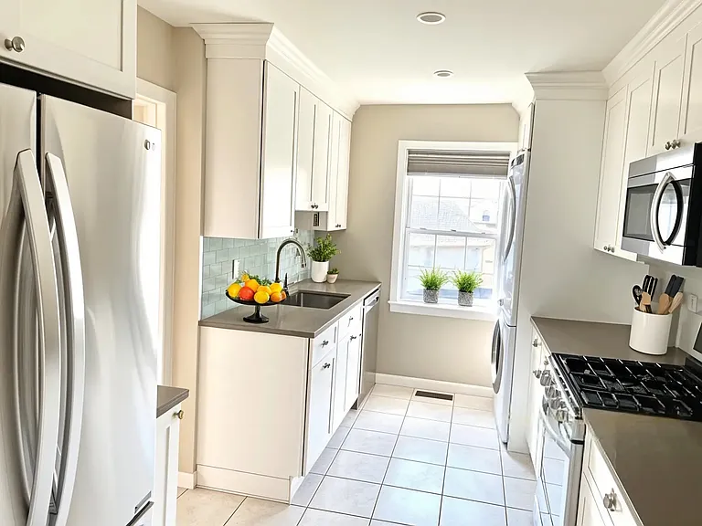 33 Talbot Ln #3 — Photo 4