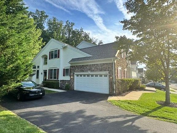 5th image of 122 Whiteland Hills Cir #4