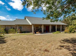 283 W Lacey Oak Pkwy, Kerrville, TX 78028