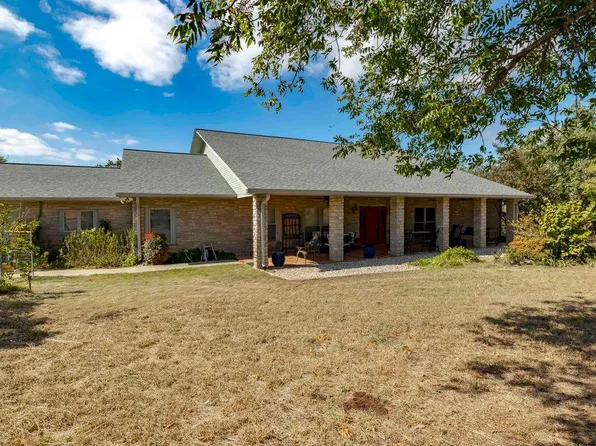 283 W Lacey Oak Pkwy, Kerrville, TX 78028