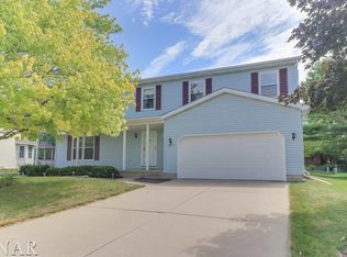 307 Lake Shore Cir, Bloomington, IL