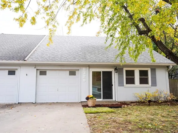 1328 N Harvey Dr, Olathe, KS 66061
